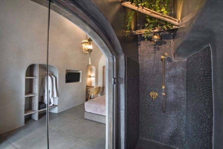 Petit Cave Suite - Ducha de lluvia grande en el baño | Suites de lujo Athina