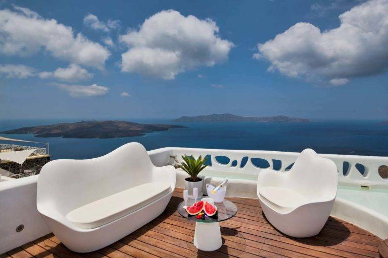 Royal Suite - Balcón al aire libre con sala de estar con vista al mar | Suites de lujo Athina
