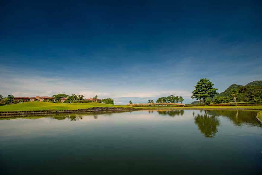 Campo de golf La Iguana vista al lago al atardecer | Los Sueños Resort & Marina
