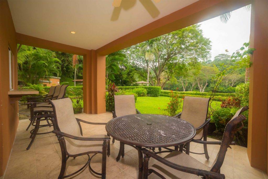 Tres habitaciones de lujo: patio exterior cubierto con barra de paso y mesa de comedor | Residencias Veranda, Los Sueños Resort & Marina