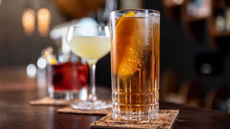 Amber Bar - Crafted cocktails set on a bar | Nemacolin