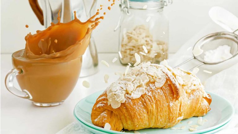 The Pantry - Croissant à l'assiette et café | Némacolin