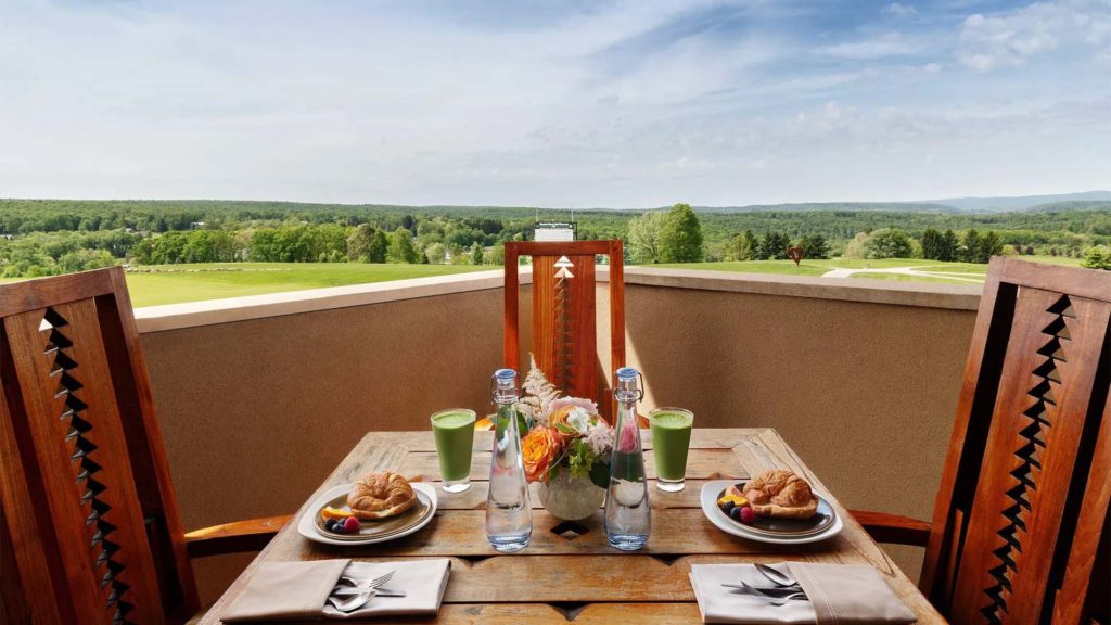 Falling Rock Suite - Outdoor balcony with dining table and chairs | Nemacolin