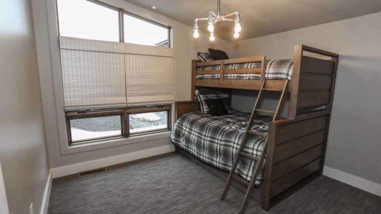 The Homes Greystone - Bedroom with bunk beds | Nemacolin