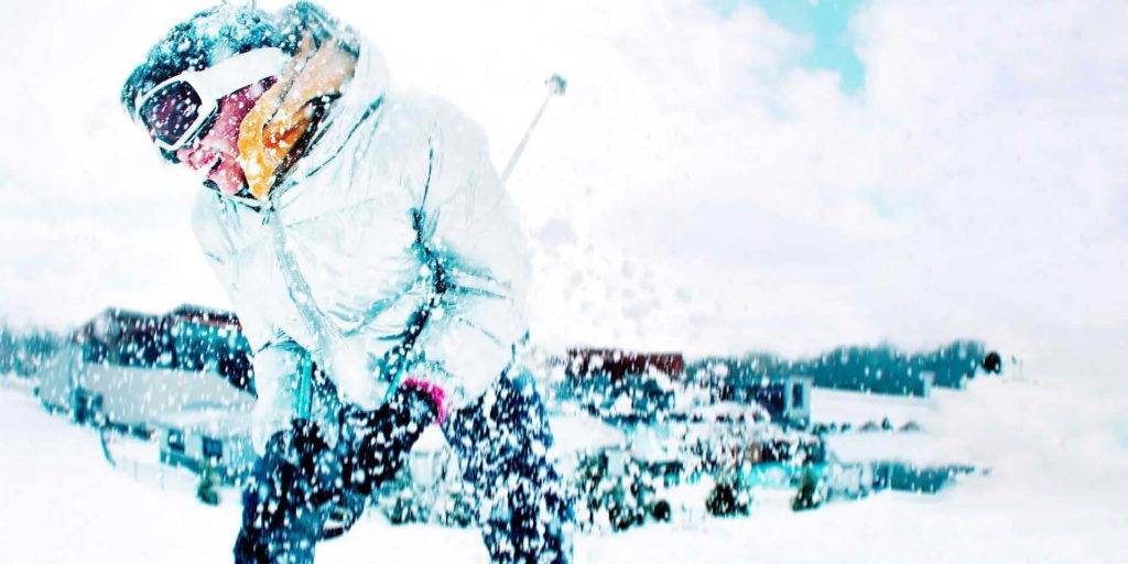 Persona esquiando en invierno en Nemacolin