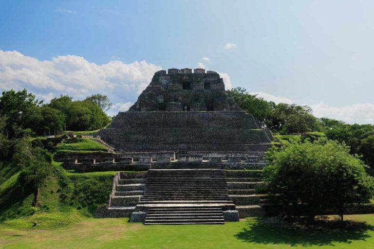 Ruinas mayas de Xunantunich en Belice