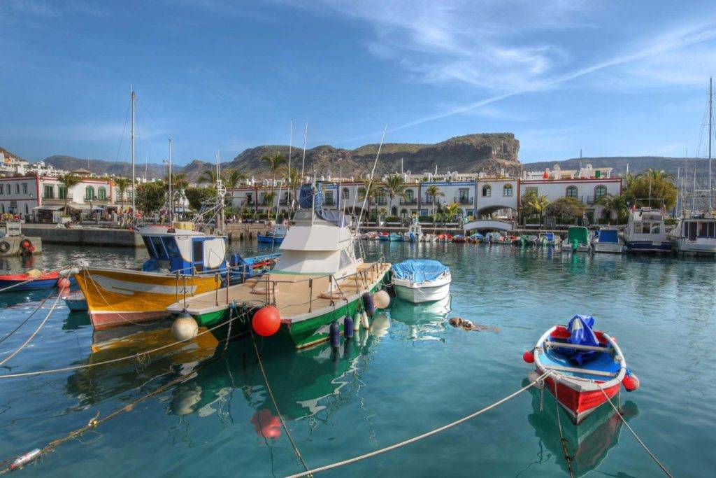 Boote parken in einem Jachthafen in der Stadt Las Palmas auf Gran Canaria