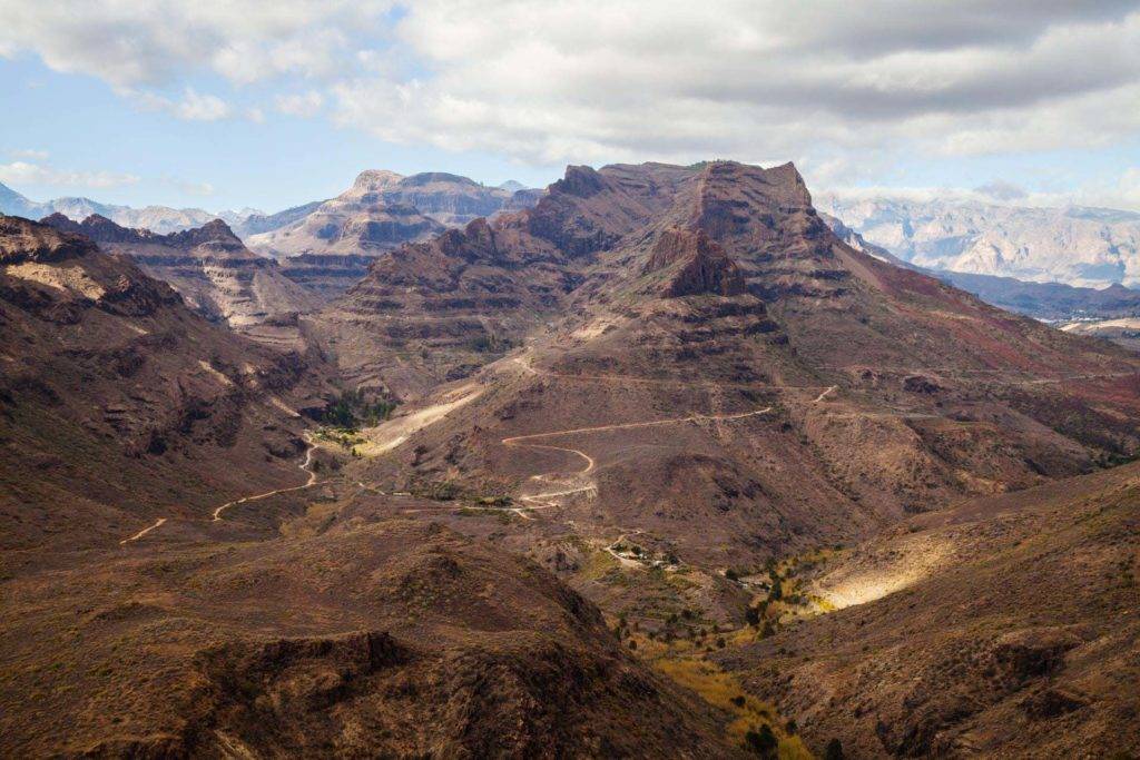 Blick auf die natürliche Berglandschaft Gran Canarias