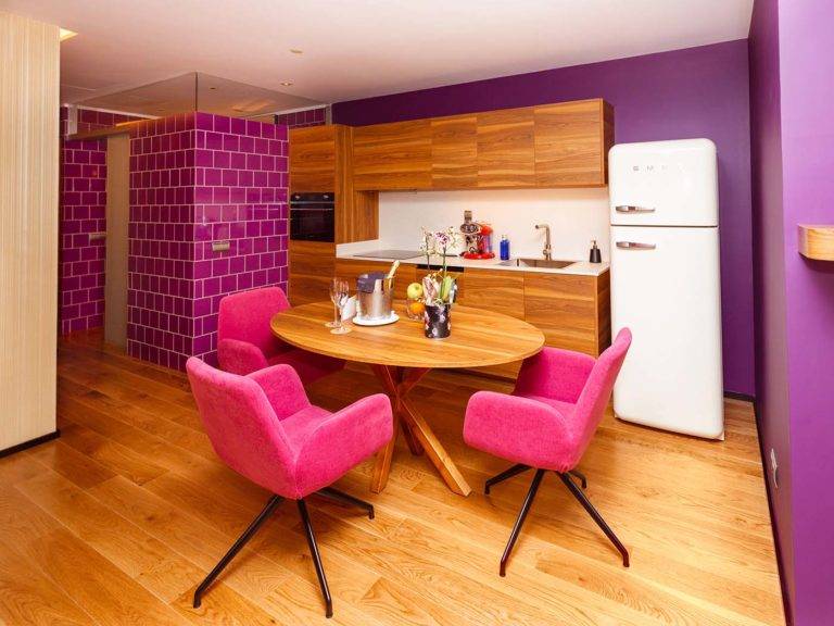 Studio Deluxe – modernes Zimmer im böhmischen Stil mit Küche und Essbereich | Bohemia Suites & Spa