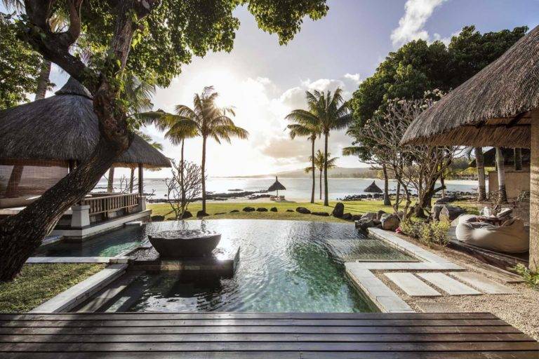 Beachfront Suite Pool Villa - Piscina infinita al aire libre con vista al mar | Shanti Maurice Resort & Spa