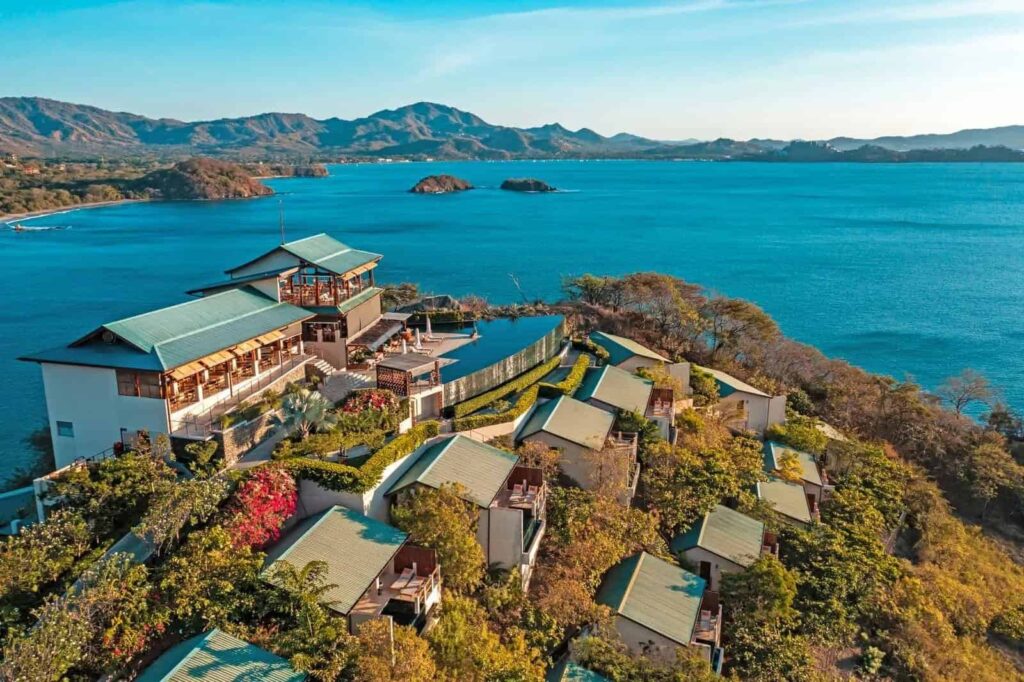Vista aérea de Casa Chameleon en Las Catalinas Resort villas y Restaurante Sentido Norte con vista al Océano Pacífico