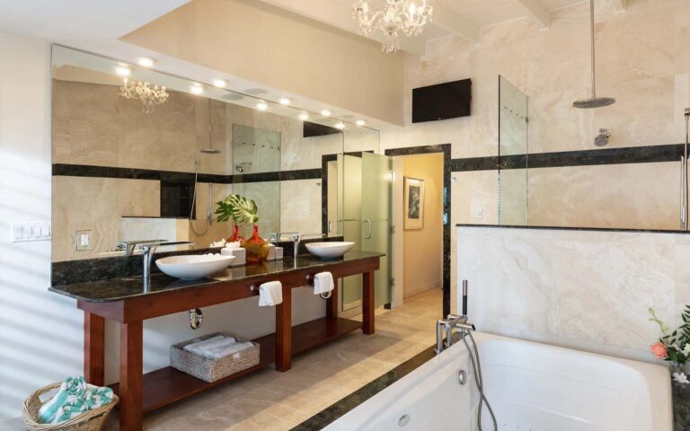 Grand Lodge - حمام به حوض تزيين مزدوج، ودش مطري، وحوض استحمام عميق | منتجع لارجو