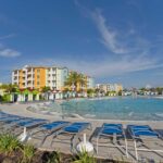 حمام سباحة فندق Embassy Suites by Hilton Orlando Sunset Walk
