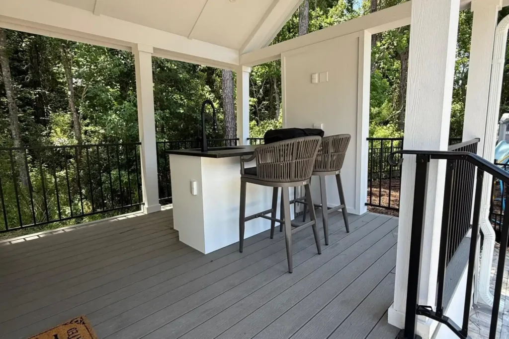 Island Oaks 1 Bed/1 Bath Bunkhouse Cabin w/Loft + Outdoor Kitchen, Sleeps 6