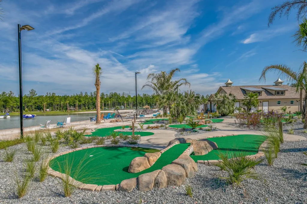 Lakeside mini golf course at Island Oaks
